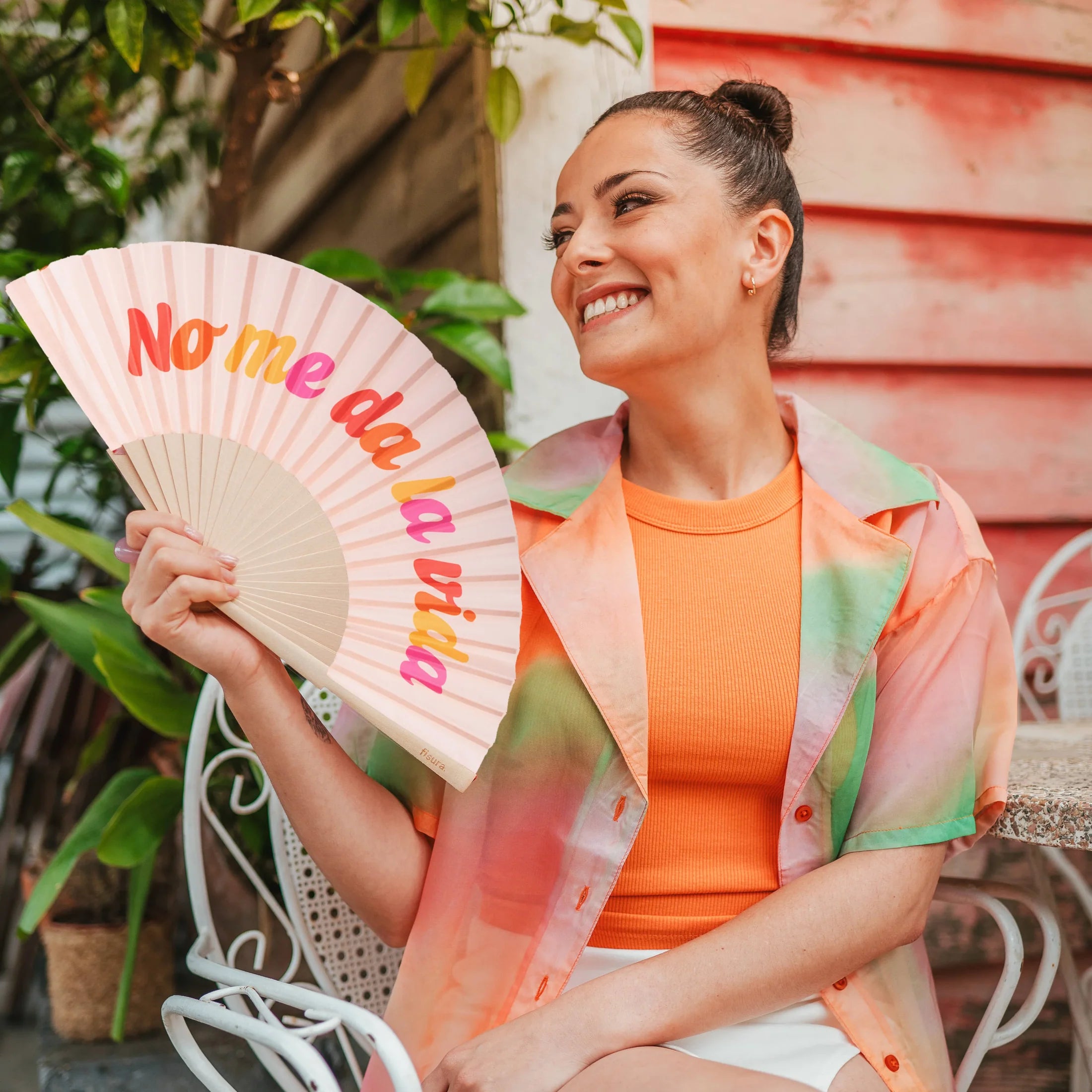 Abanico “No me da la vida” – Refresca tu día con estilo