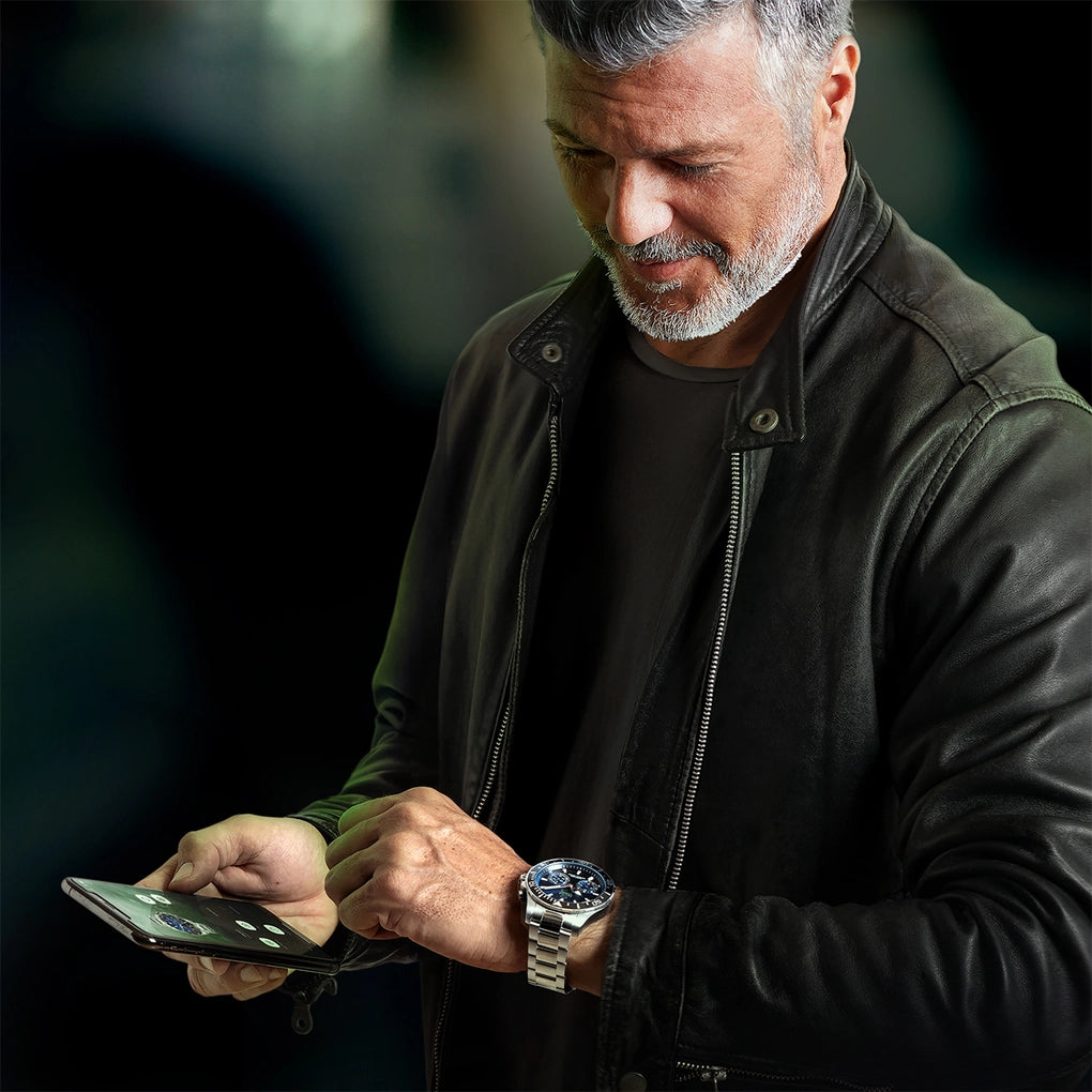 Jaguar J888/6 Connected – Elegancia azul con tecnología inteligente